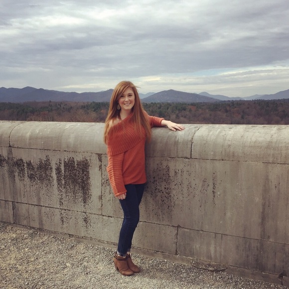 Meet your Posher, Taylor - Picture 1 of 1